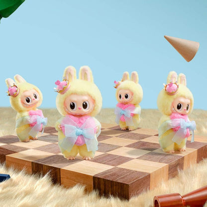 POP MART LABUBU THE MONSTERS LET’S CHECKMATE SERİSİ PELUŞ ASKI KART